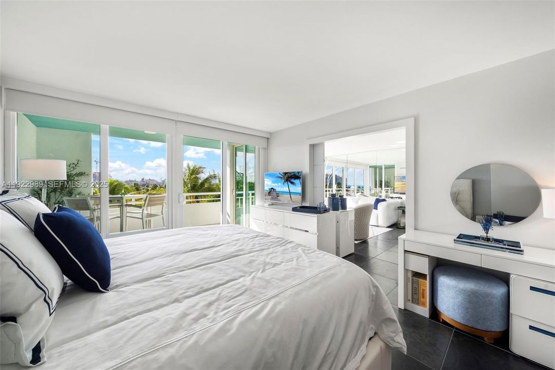 For Sale: $1,595,000 (2 beds, 2 baths, 1165 Square Feet)