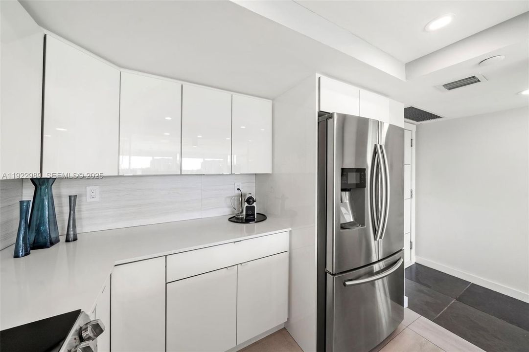 For Sale: $1,595,000 (2 beds, 2 baths, 1165 Square Feet)