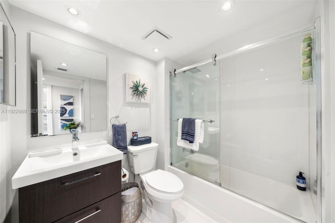 For Sale: $1,595,000 (2 beds, 2 baths, 1165 Square Feet)