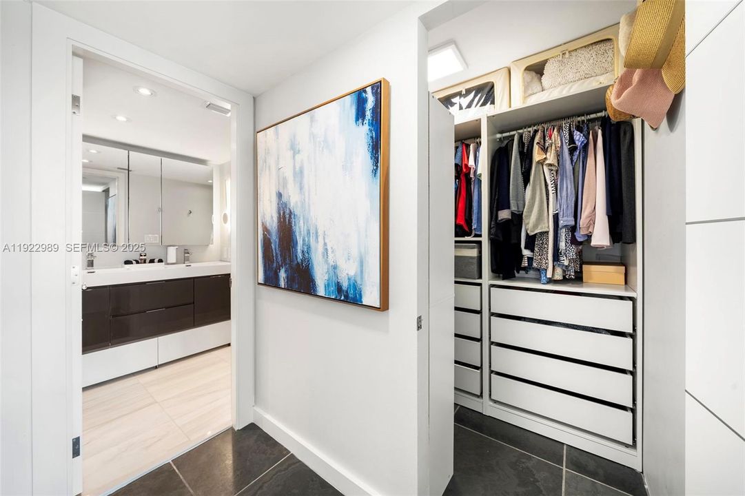 For Sale: $1,595,000 (2 beds, 2 baths, 1165 Square Feet)