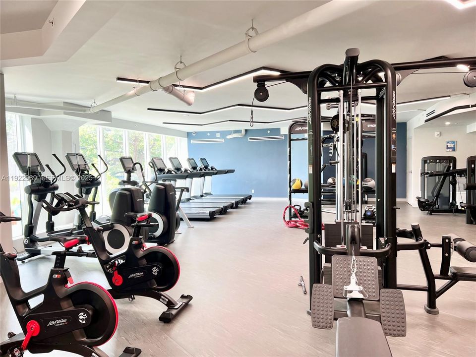 For Sale: $1,595,000 (2 beds, 2 baths, 1165 Square Feet)