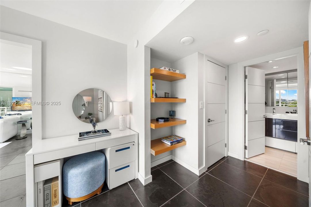 For Sale: $1,595,000 (2 beds, 2 baths, 1165 Square Feet)