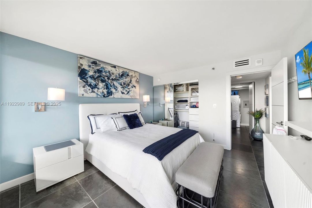 For Sale: $1,595,000 (2 beds, 2 baths, 1165 Square Feet)