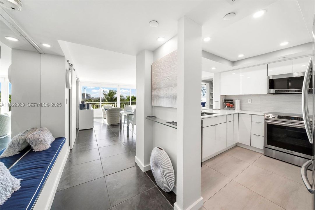 For Sale: $1,595,000 (2 beds, 2 baths, 1165 Square Feet)