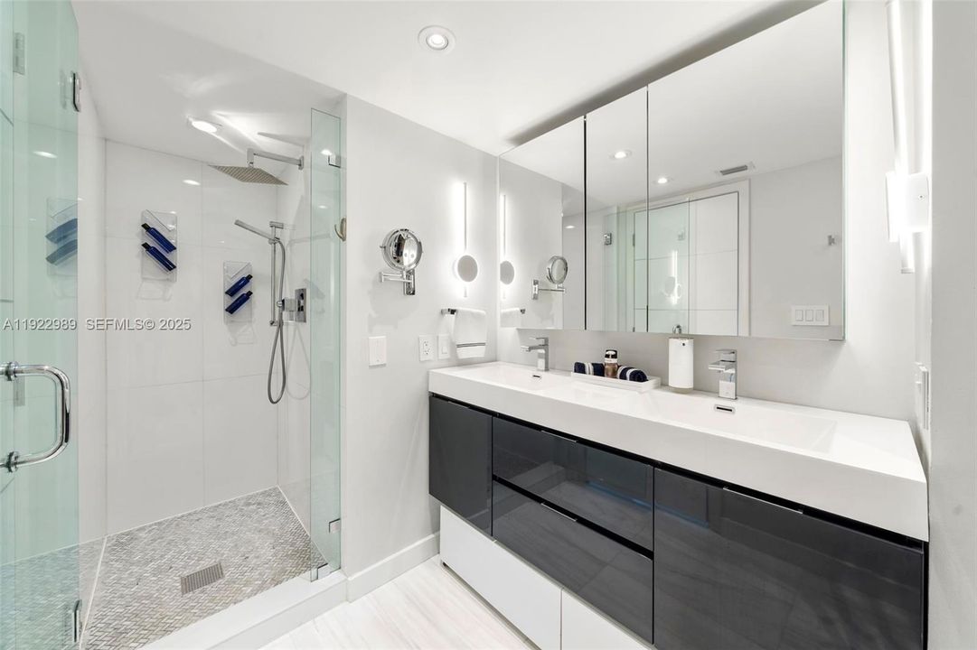 For Sale: $1,595,000 (2 beds, 2 baths, 1165 Square Feet)