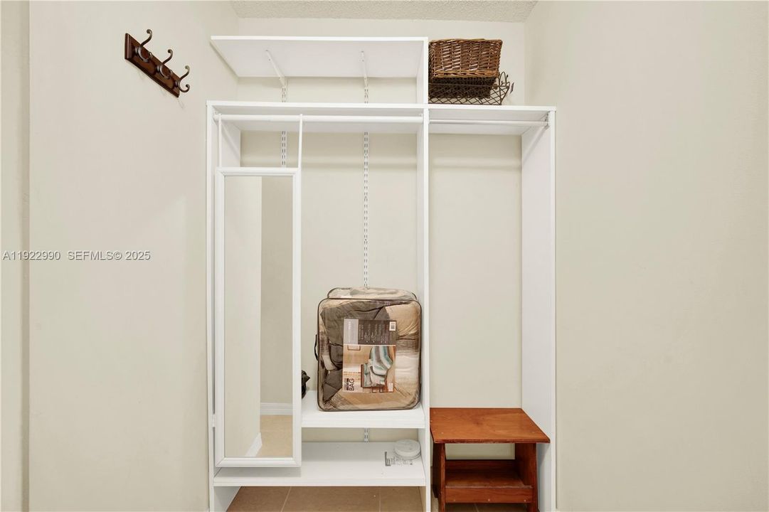 В аренду: $1,950 (2 спален, 2 ванн, 1370 Квадратных фут)