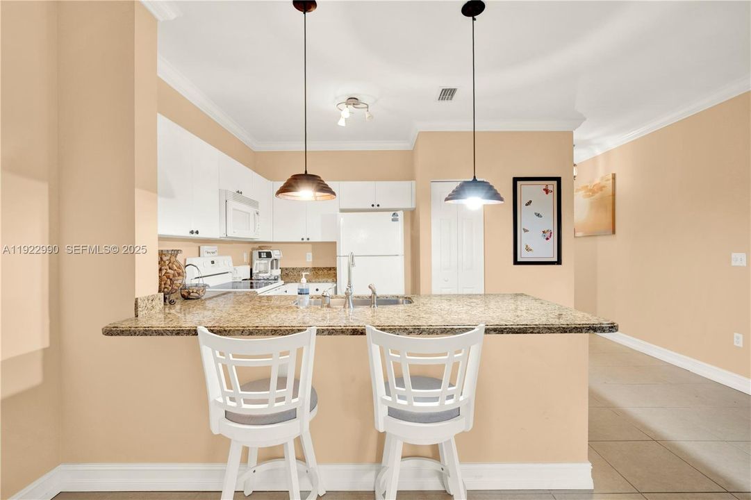 В аренду: $1,950 (2 спален, 2 ванн, 1370 Квадратных фут)