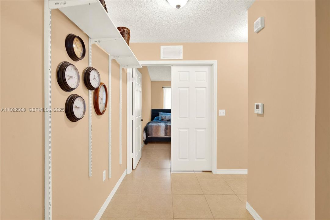 В аренду: $1,950 (2 спален, 2 ванн, 1370 Квадратных фут)