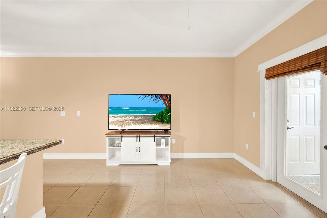 В аренду: $1,950 (2 спален, 2 ванн, 1370 Квадратных фут)