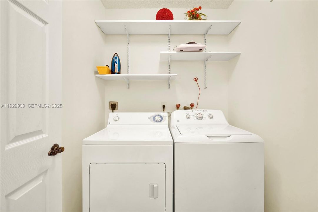 В аренду: $1,950 (2 спален, 2 ванн, 1370 Квадратных фут)