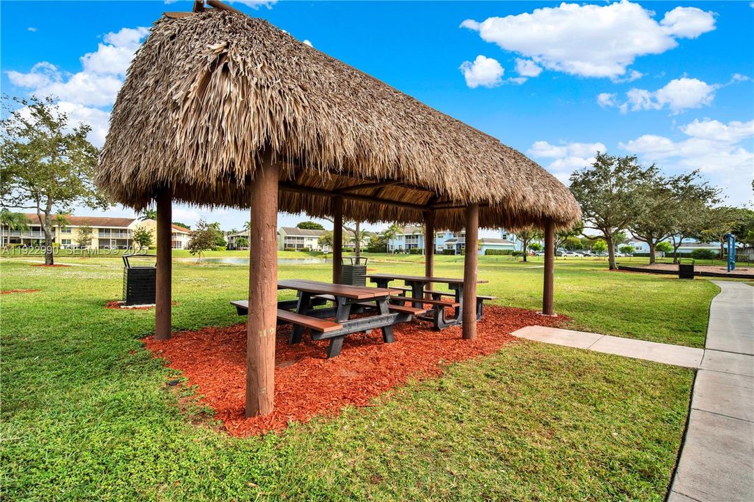 В аренду: $1,950 (2 спален, 2 ванн, 1370 Квадратных фут)