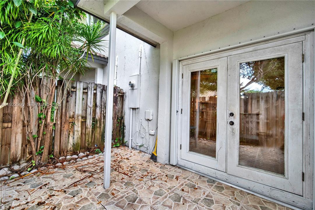 В аренду: $1,950 (2 спален, 2 ванн, 1370 Квадратных фут)