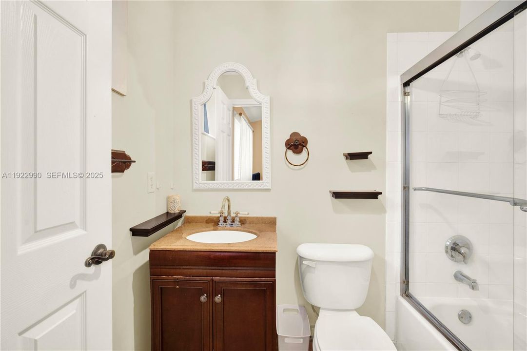 В аренду: $1,950 (2 спален, 2 ванн, 1370 Квадратных фут)