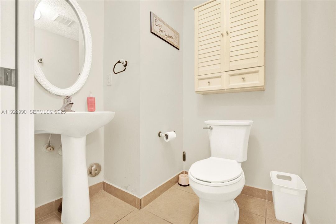 В аренду: $1,950 (2 спален, 2 ванн, 1370 Квадратных фут)