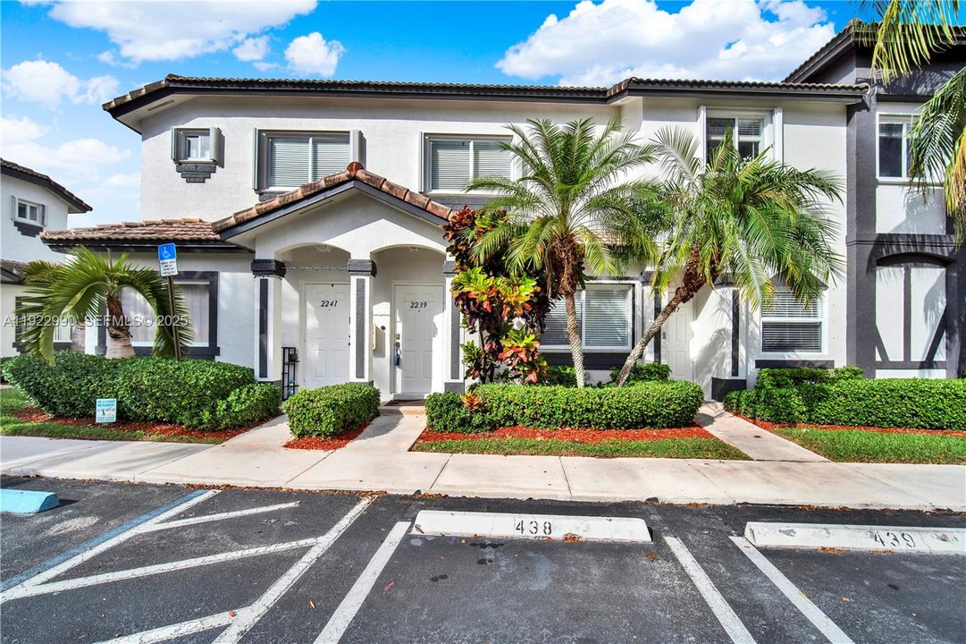 В аренду: $1,950 (2 спален, 2 ванн, 1370 Квадратных фут)