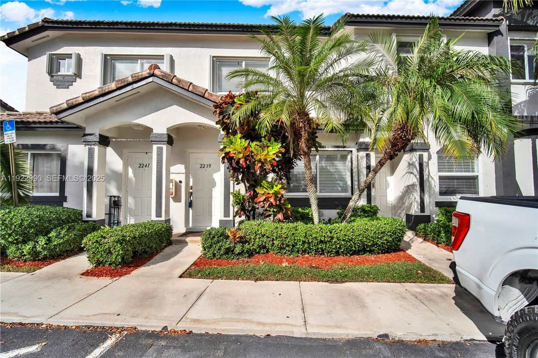 В аренду: $1,950 (2 спален, 2 ванн, 1370 Квадратных фут)