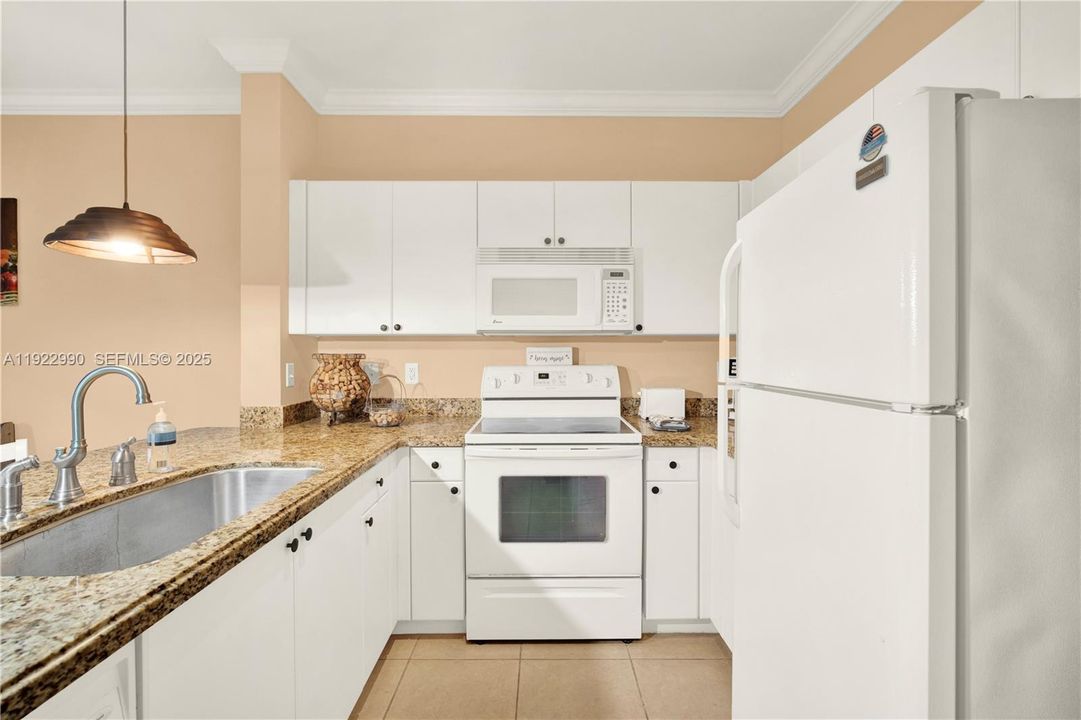 В аренду: $1,950 (2 спален, 2 ванн, 1370 Квадратных фут)