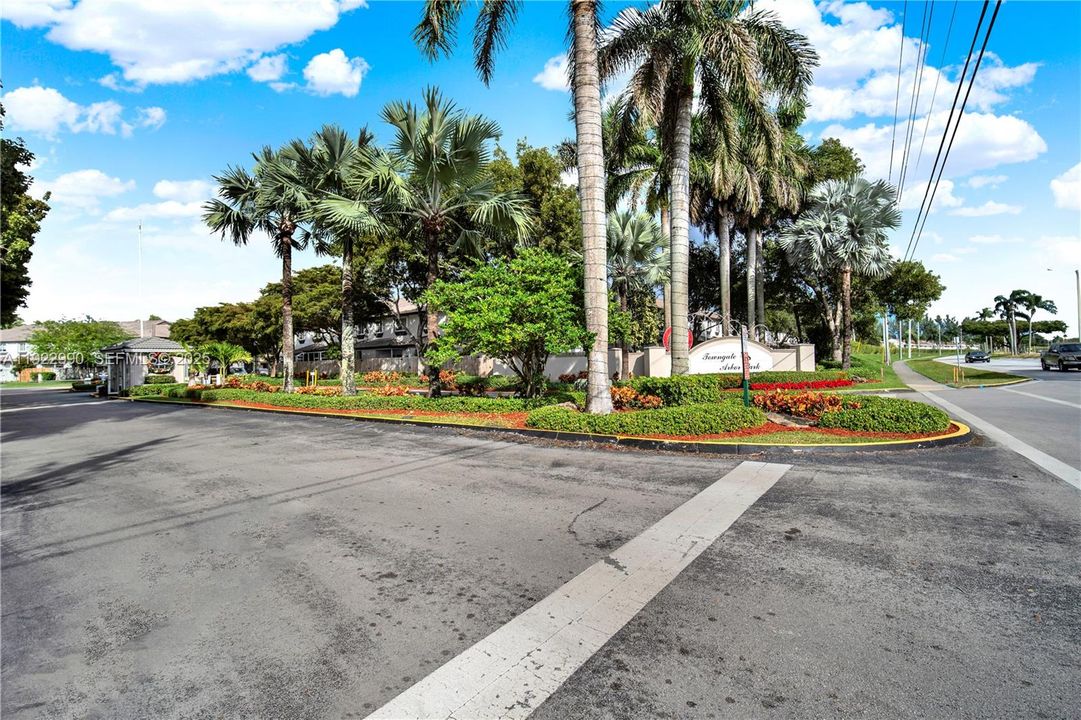 В аренду: $1,950 (2 спален, 2 ванн, 1370 Квадратных фут)