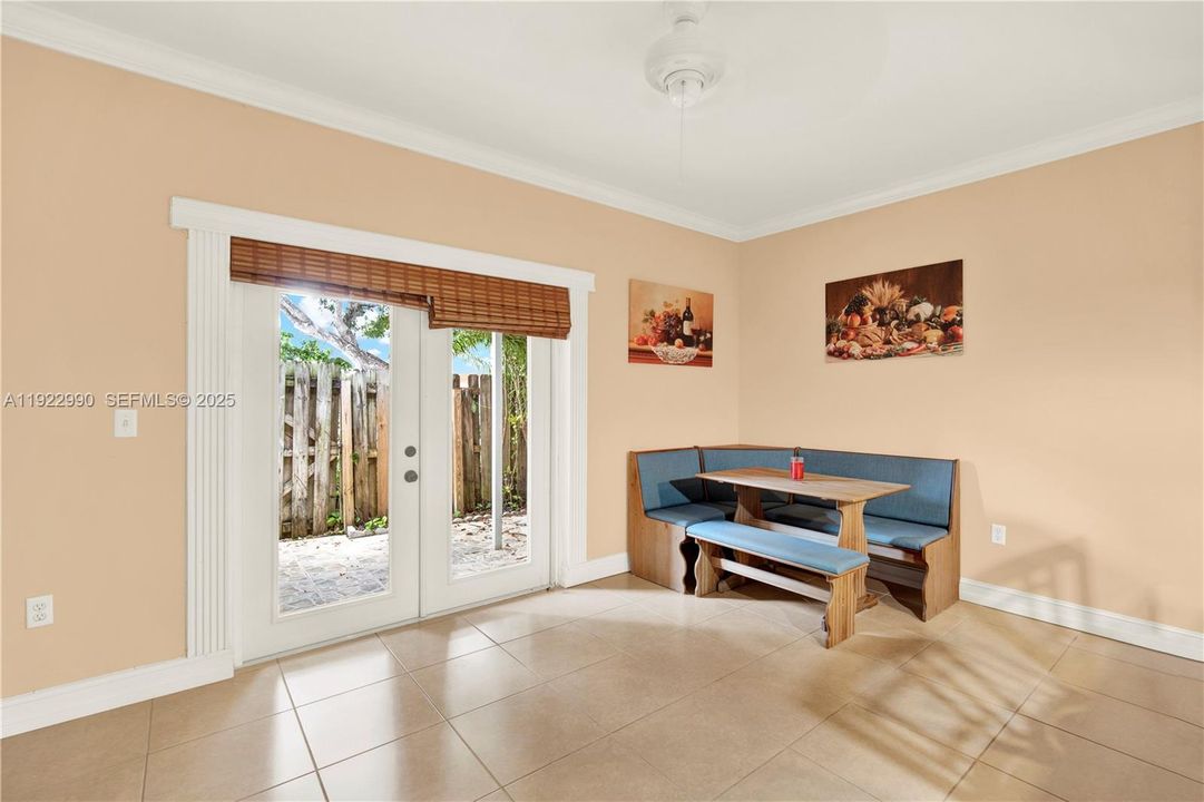 В аренду: $1,950 (2 спален, 2 ванн, 1370 Квадратных фут)