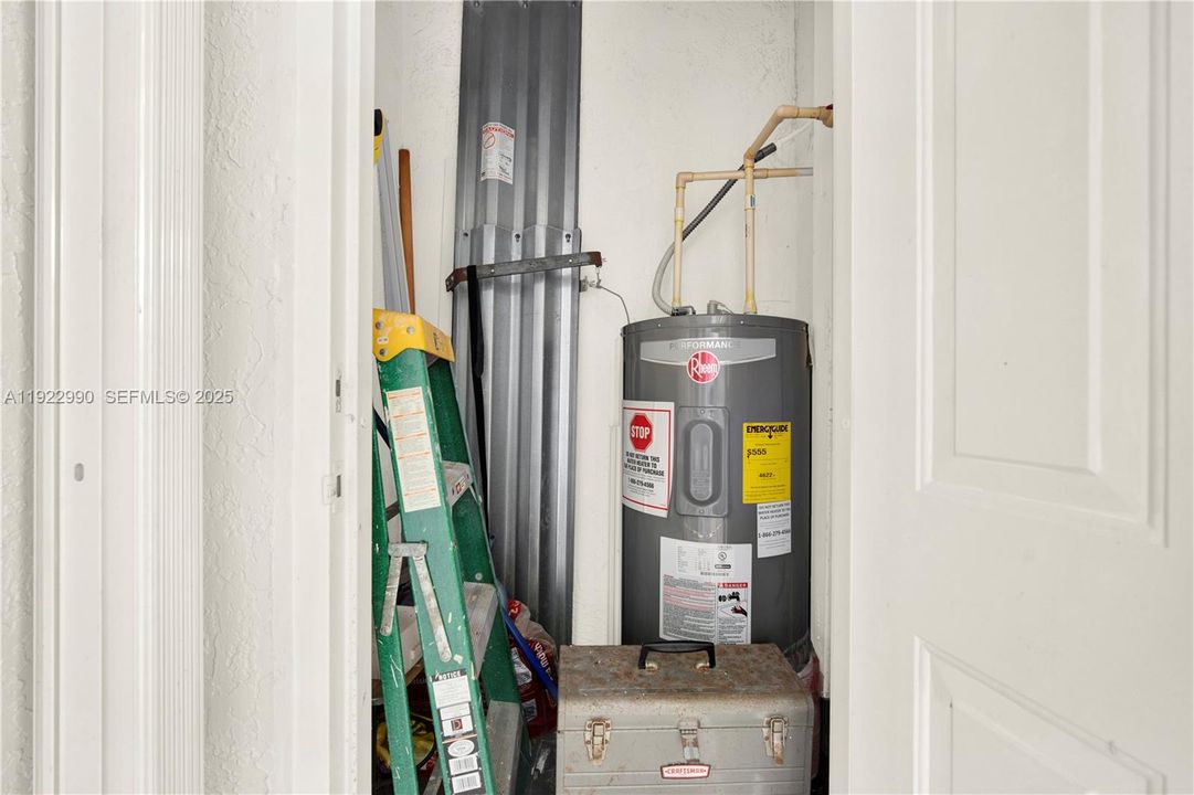 В аренду: $1,950 (2 спален, 2 ванн, 1370 Квадратных фут)