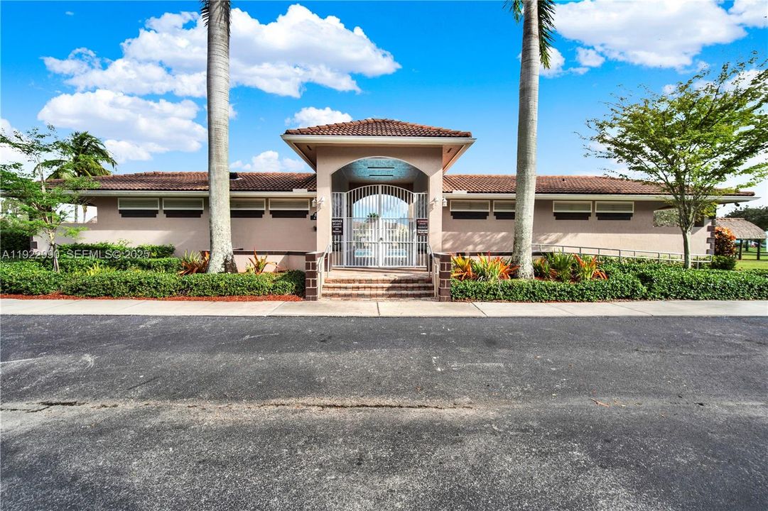 В аренду: $1,950 (2 спален, 2 ванн, 1370 Квадратных фут)