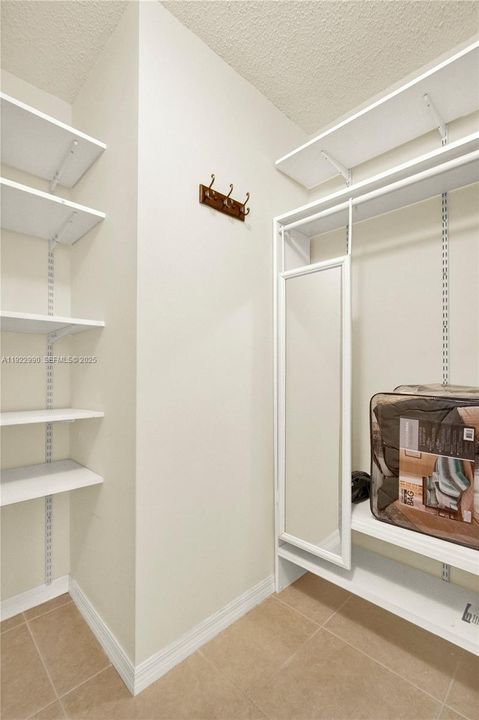 В аренду: $1,950 (2 спален, 2 ванн, 1370 Квадратных фут)