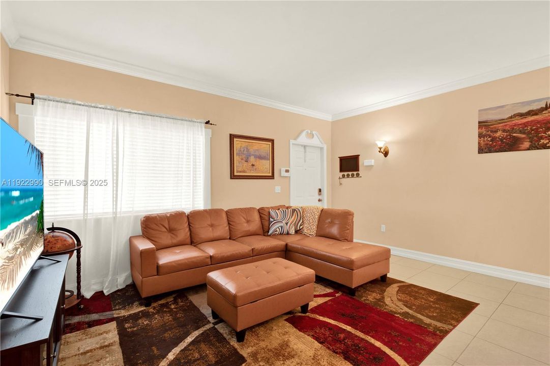 В аренду: $1,950 (2 спален, 2 ванн, 1370 Квадратных фут)