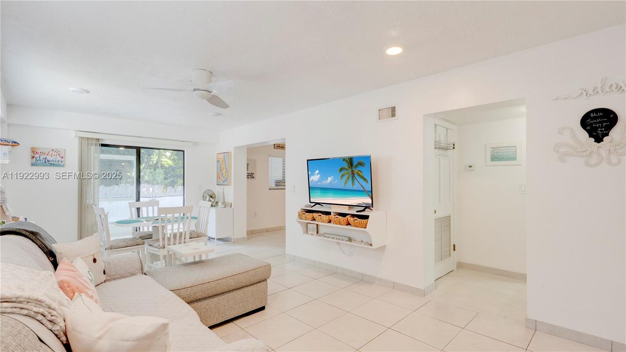 На продажу: $844,900 (4 спален, 2 ванн, 0 Квадратных фут)