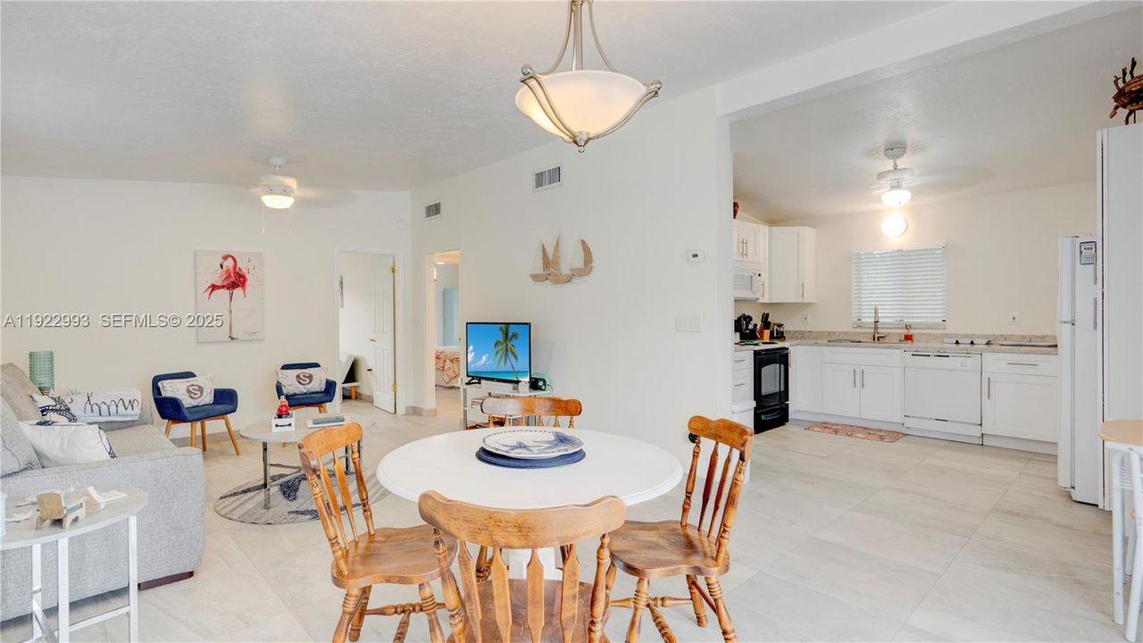 На продажу: $844,900 (4 спален, 2 ванн, 0 Квадратных фут)