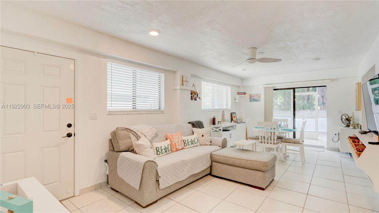 На продажу: $844,900 (4 спален, 2 ванн, 0 Квадратных фут)