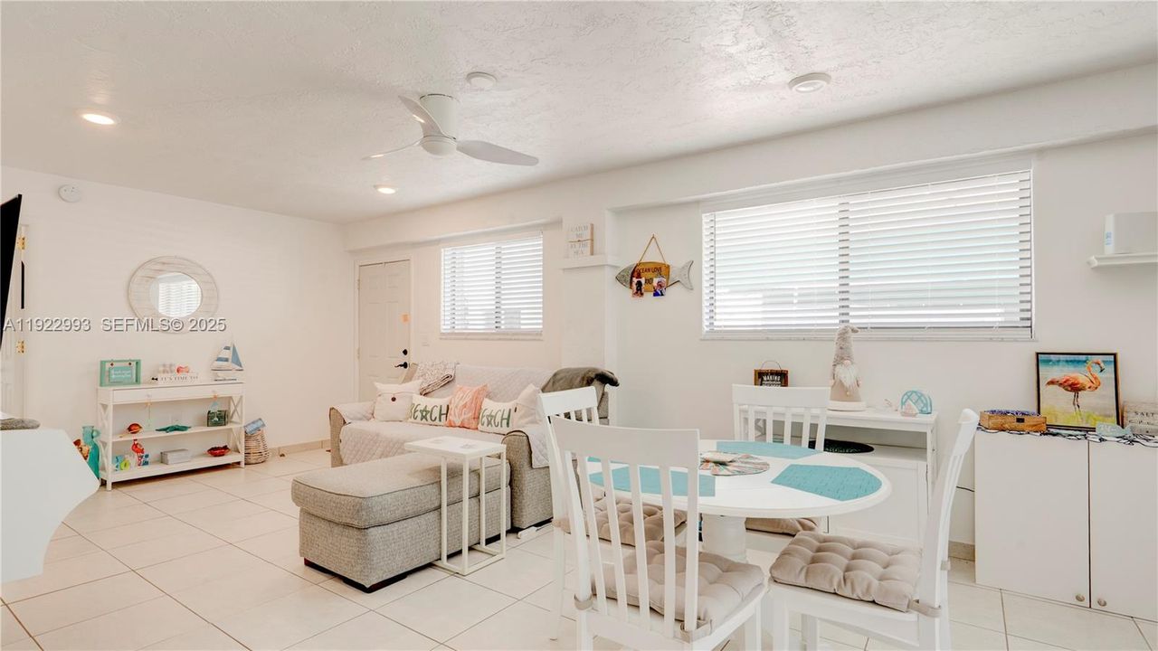 На продажу: $844,900 (4 спален, 2 ванн, 0 Квадратных фут)