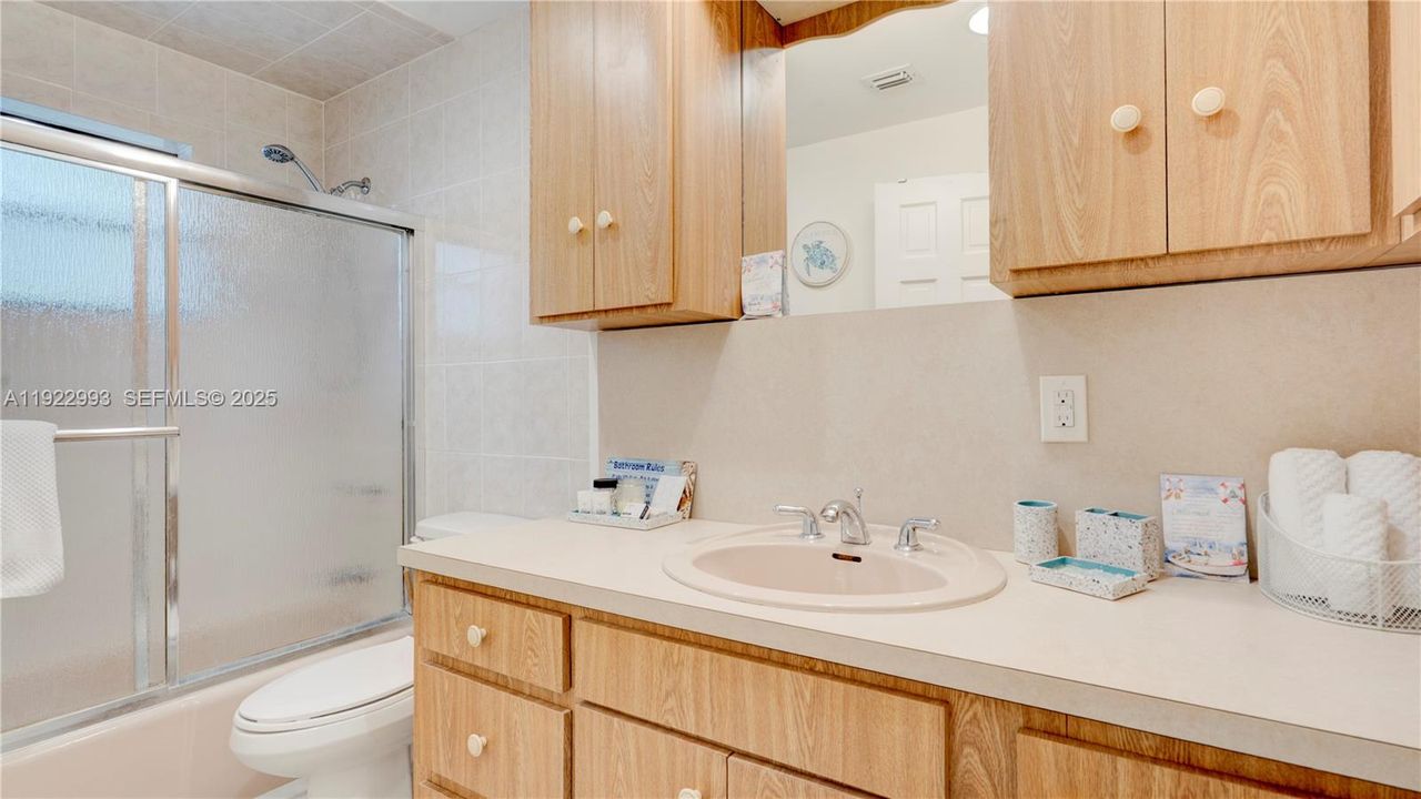 На продажу: $844,900 (4 спален, 2 ванн, 0 Квадратных фут)