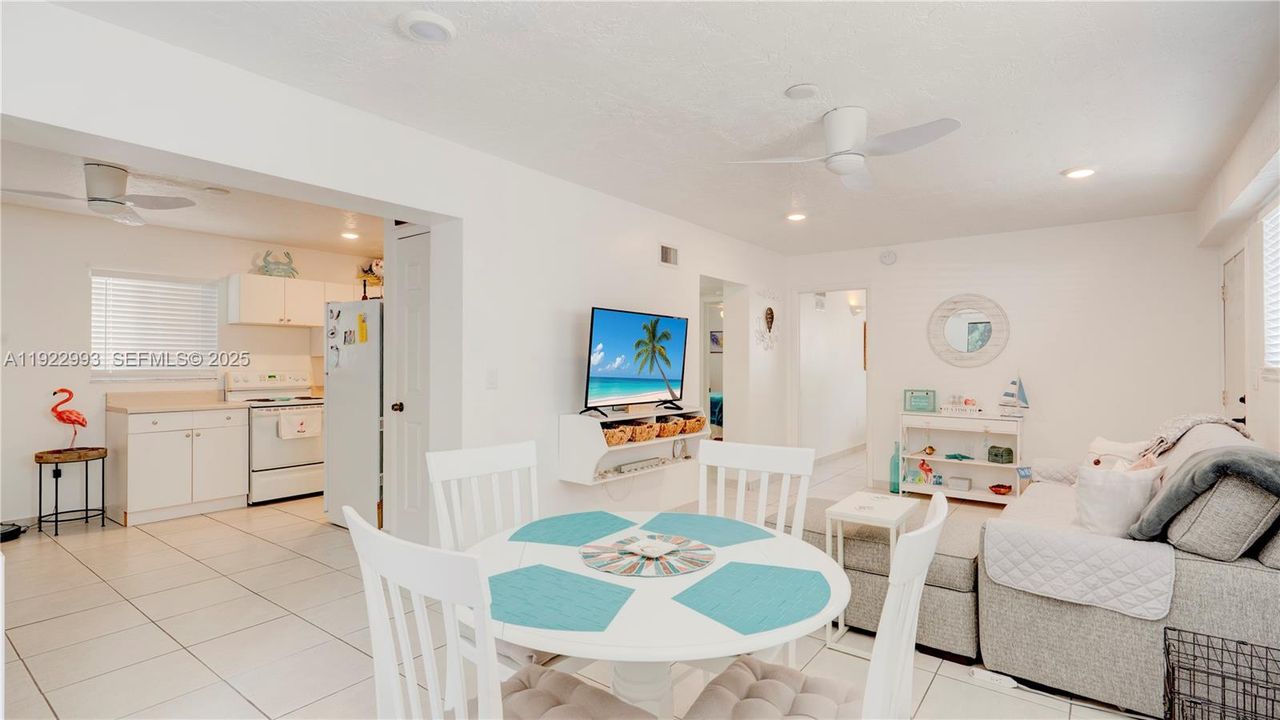 На продажу: $844,900 (4 спален, 2 ванн, 0 Квадратных фут)