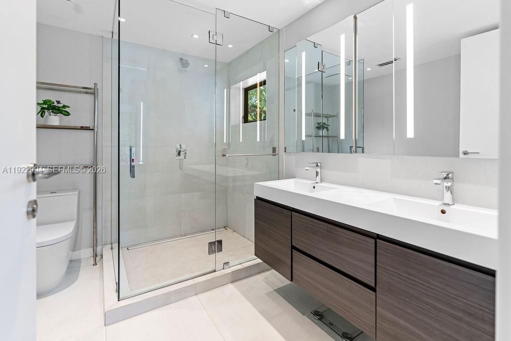 2nd Full Bathroom