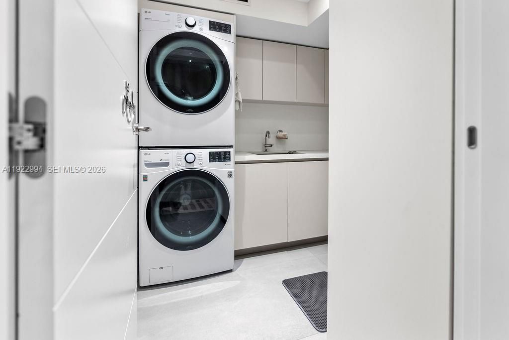 Laundry Room with sink & Cabinetry