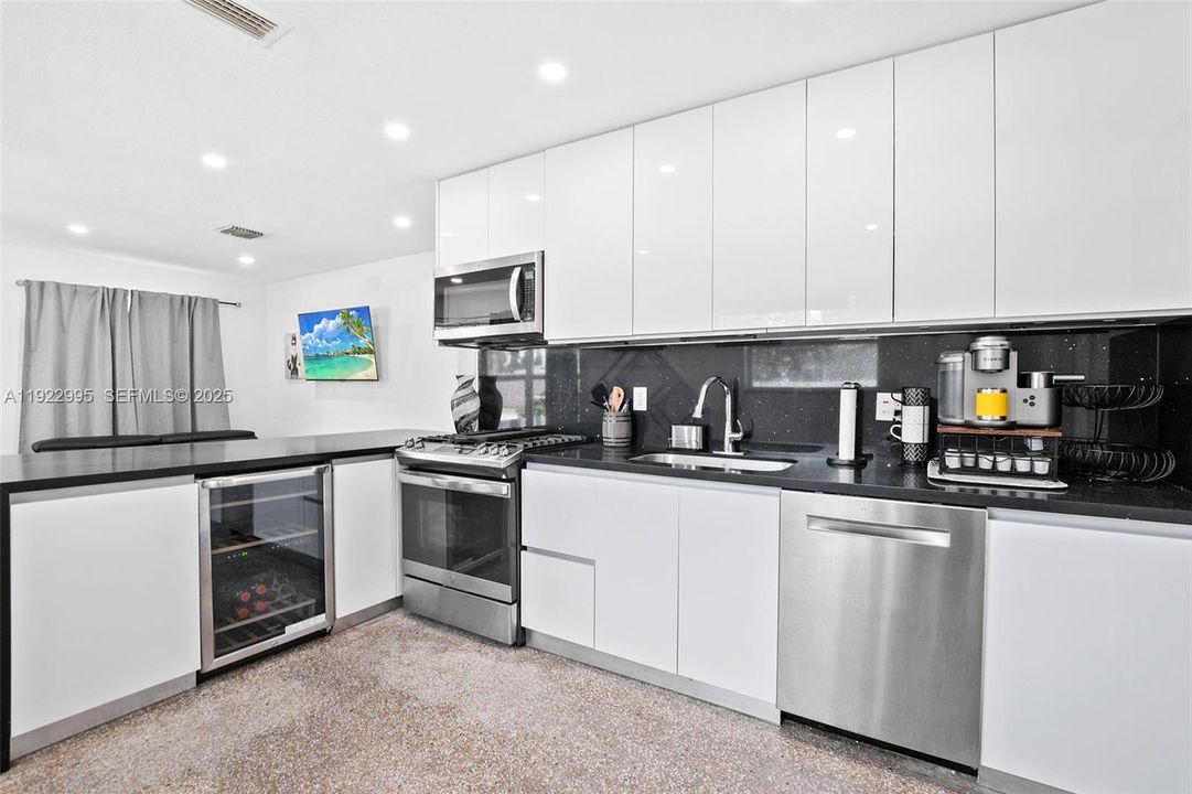 出租: $3,000 (2 贝兹, 1 浴室, 854 平方英尺)