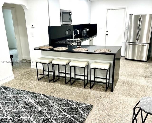 出租: $3,000 (2 贝兹, 1 浴室, 854 平方英尺)