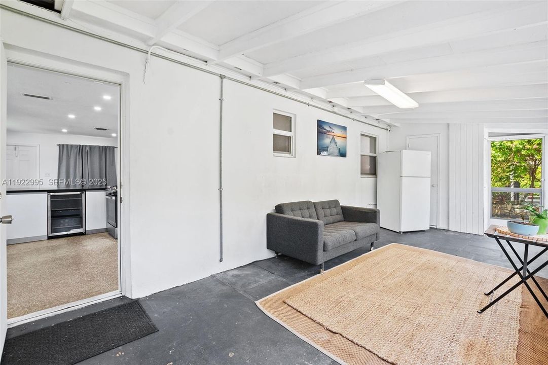 出租: $3,000 (2 贝兹, 1 浴室, 854 平方英尺)