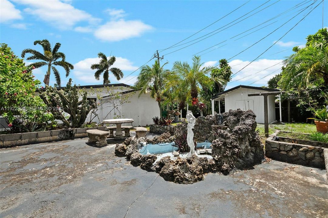 出租: $3,000 (2 贝兹, 1 浴室, 854 平方英尺)