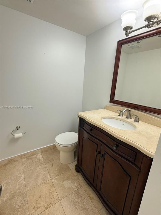 For Rent: $1,650 (1 beds, 1 baths, 811 Square Feet)