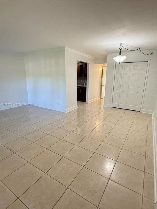 For Rent: $1,650 (1 beds, 1 baths, 811 Square Feet)