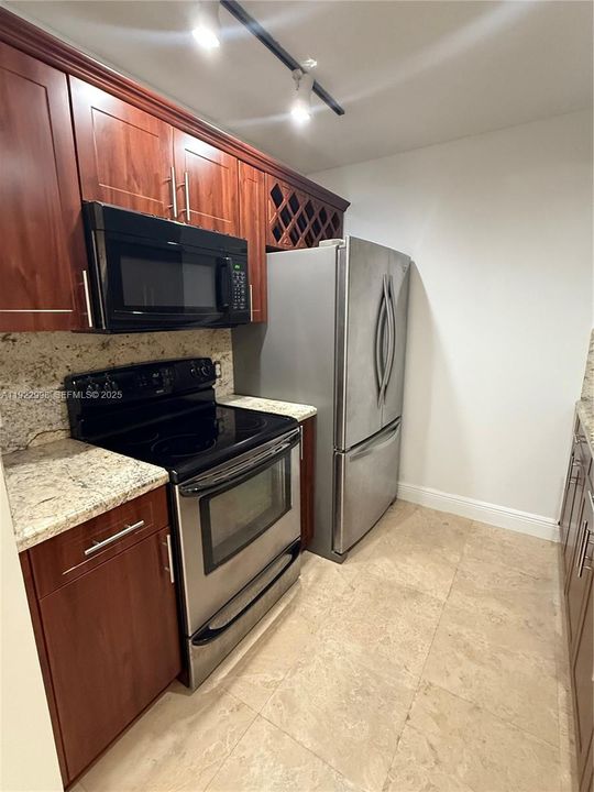 For Rent: $1,650 (1 beds, 1 baths, 811 Square Feet)