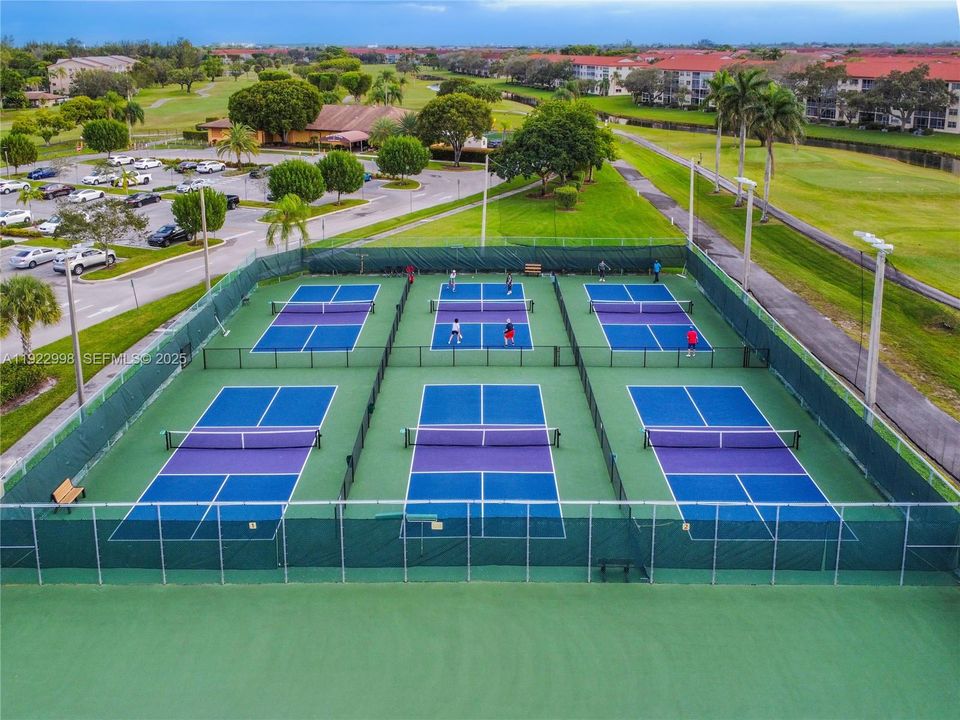 For Rent: $1,650 (1 beds, 1 baths, 811 Square Feet)