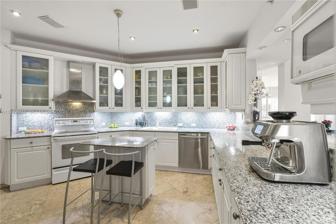 待售: $3,140,000 (4 贝兹, 4 浴室, 3160 平方英尺)