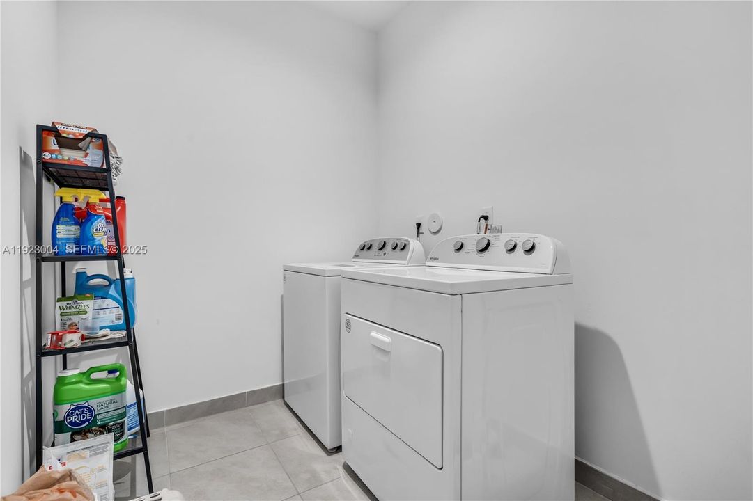 For Rent: $6,950 (4 beds, 3 baths, 2863 Square Feet)