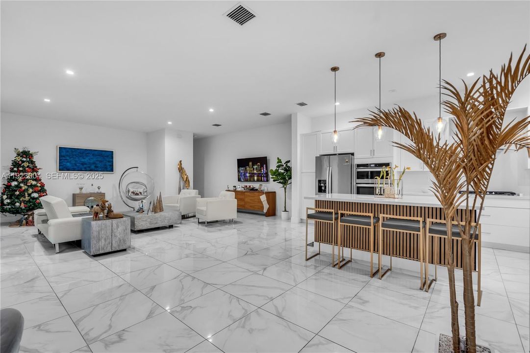 For Rent: $6,950 (4 beds, 3 baths, 2863 Square Feet)