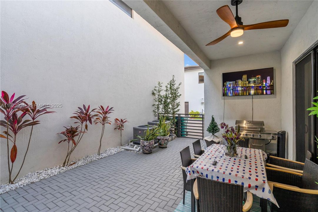 For Rent: $6,950 (4 beds, 3 baths, 2863 Square Feet)