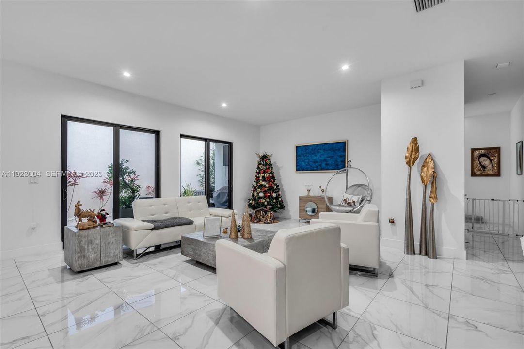 For Rent: $6,950 (4 beds, 3 baths, 2863 Square Feet)