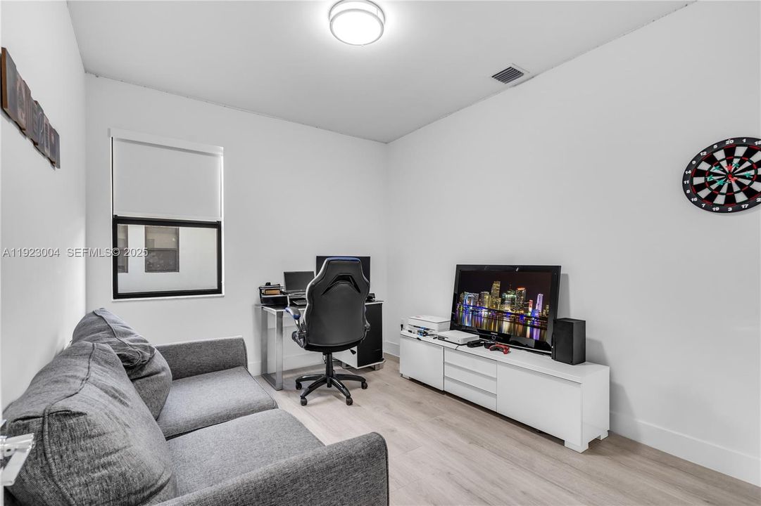 For Rent: $6,950 (4 beds, 3 baths, 2863 Square Feet)