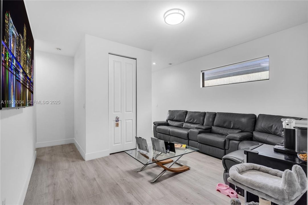 For Rent: $6,950 (4 beds, 3 baths, 2863 Square Feet)